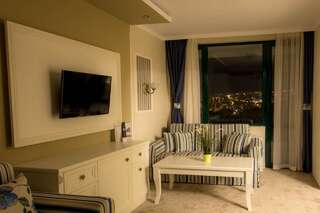 Отель Park Hotel RAYA Garden Велико-Тырново Семейный люкс с балконом (для 2 взрослых и 2 детей)-4